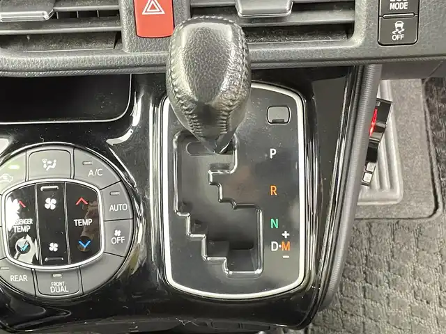 トヨタ ヴォクシー ZS 煌Ⅱ 千葉県 2016(平28)年 8.8万km ホワイトパールクリスタルシャイン 禁煙車/Toyota Safety Sense C/・プリクラッシュブレーキ/・レーンキーピングアシスト/・ハイビームアシスト/・横滑り防止装置 /・衝突安全ボディ/両側パワースライドドア/社外8インチナビ/CD/DVD/Bluetooth/フルセグ/バックカメラ/LEDオートライト/純正16インチアルミホイール/純正フロアマット/オートエアコン/アイドリングストップ/プッシュスタート/スマートキー