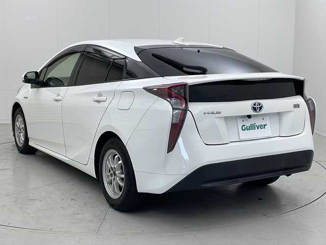 トヨタ プリウス S 茨城県 2016(平28)年 5.9万km スーパーホワイトⅡ 社外ナビ/ワンセグTV/バックカメラ/ETC/追従クルーズコントロール/社外15インチアルミホイール/横滑り防止装置/LEDヘッドライト/衝突軽減ブレーキ