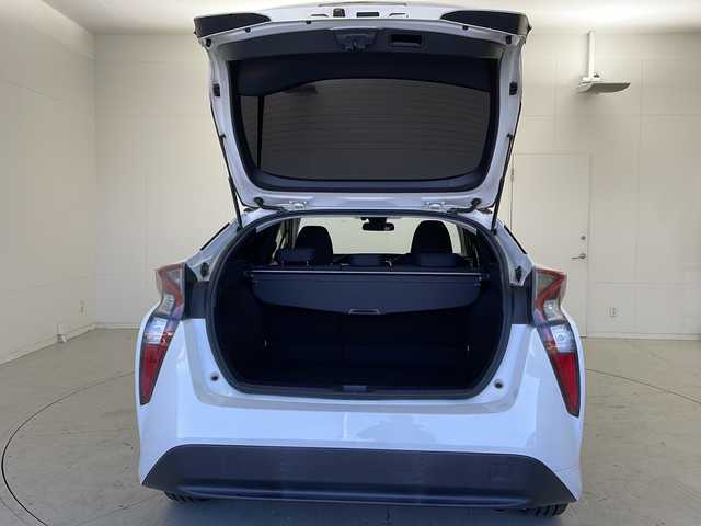 トヨタ プリウス S 茨城県 2016(平28)年 5.9万km スーパーホワイトⅡ 社外ナビ/ワンセグTV/バックカメラ/ETC/追従クルーズコントロール/社外15インチアルミホイール/横滑り防止装置/LEDヘッドライト/衝突軽減ブレーキ