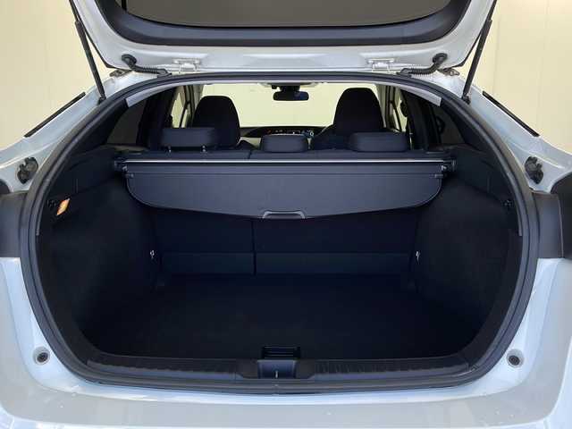 トヨタ プリウス S 茨城県 2016(平28)年 5.9万km スーパーホワイトⅡ 社外ナビ/ワンセグTV/バックカメラ/ETC/追従クルーズコントロール/社外15インチアルミホイール/横滑り防止装置/LEDヘッドライト/衝突軽減ブレーキ