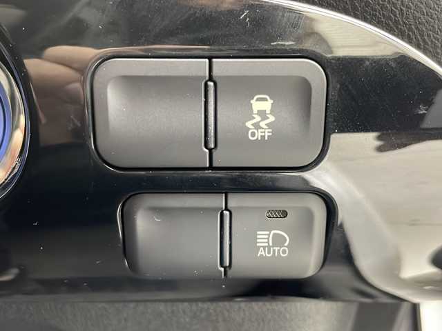 トヨタ プリウス S 茨城県 2016(平28)年 5.9万km スーパーホワイトⅡ 社外ナビ/ワンセグTV/バックカメラ/ETC/追従クルーズコントロール/社外15インチアルミホイール/横滑り防止装置/LEDヘッドライト/衝突軽減ブレーキ