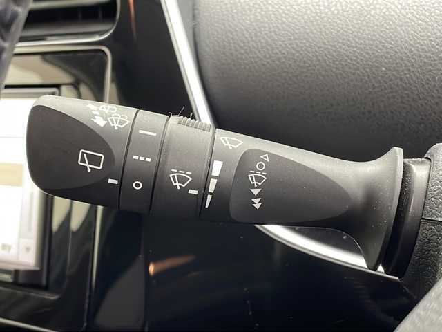 トヨタ プリウス S 茨城県 2016(平28)年 5.9万km スーパーホワイトⅡ 社外ナビ/ワンセグTV/バックカメラ/ETC/追従クルーズコントロール/社外15インチアルミホイール/横滑り防止装置/LEDヘッドライト/衝突軽減ブレーキ