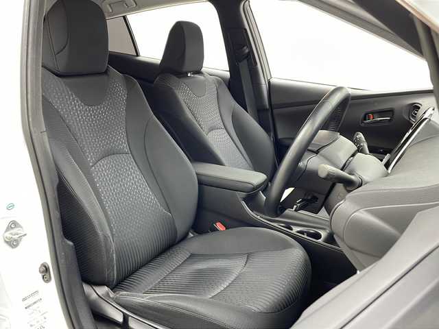 トヨタ プリウス S 茨城県 2016(平28)年 5.9万km スーパーホワイトⅡ 社外ナビ/ワンセグTV/バックカメラ/ETC/追従クルーズコントロール/社外15インチアルミホイール/横滑り防止装置/LEDヘッドライト/衝突軽減ブレーキ