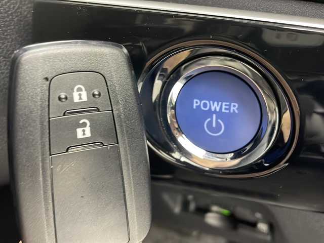 トヨタ プリウス S 茨城県 2016(平28)年 5.9万km スーパーホワイトⅡ 社外ナビ/ワンセグTV/バックカメラ/ETC/追従クルーズコントロール/社外15インチアルミホイール/横滑り防止装置/LEDヘッドライト/衝突軽減ブレーキ