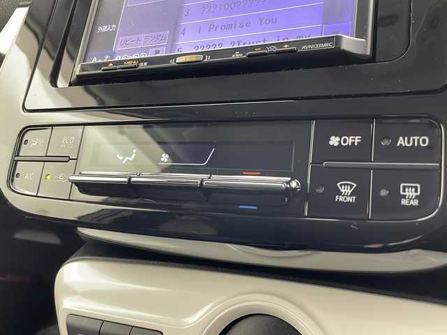 トヨタ プリウス S 茨城県 2016(平28)年 5.9万km スーパーホワイトⅡ 社外ナビ/ワンセグTV/バックカメラ/ETC/追従クルーズコントロール/社外15インチアルミホイール/横滑り防止装置/LEDヘッドライト/衝突軽減ブレーキ