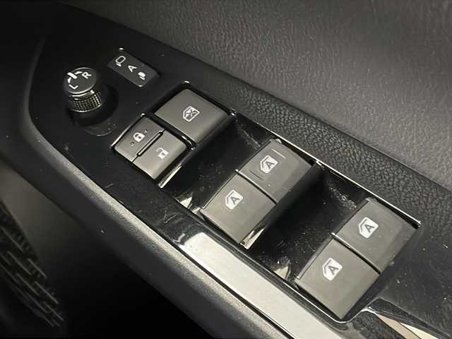 トヨタ プリウス S 茨城県 2016(平28)年 5.9万km スーパーホワイトⅡ 社外ナビ/ワンセグTV/バックカメラ/ETC/追従クルーズコントロール/社外15インチアルミホイール/横滑り防止装置/LEDヘッドライト/衝突軽減ブレーキ