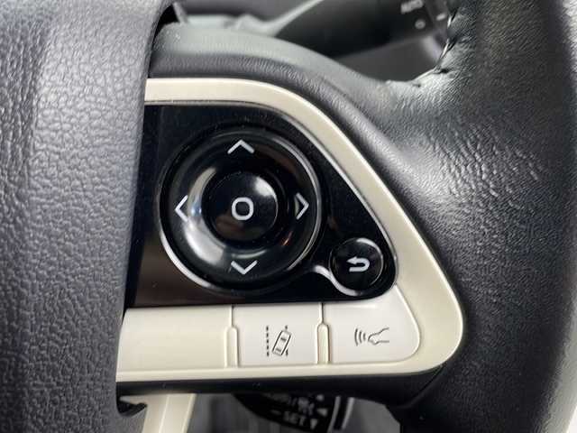 トヨタ プリウス S 茨城県 2016(平28)年 5.9万km スーパーホワイトⅡ 社外ナビ/ワンセグTV/バックカメラ/ETC/追従クルーズコントロール/社外15インチアルミホイール/横滑り防止装置/LEDヘッドライト/衝突軽減ブレーキ