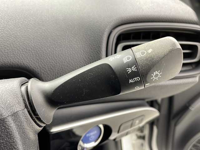 トヨタ プリウス S 茨城県 2016(平28)年 5.9万km スーパーホワイトⅡ 社外ナビ/ワンセグTV/バックカメラ/ETC/追従クルーズコントロール/社外15インチアルミホイール/横滑り防止装置/LEDヘッドライト/衝突軽減ブレーキ