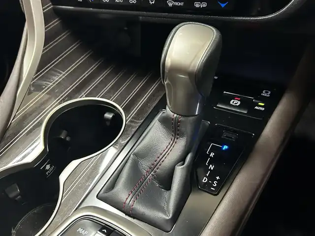 レクサス ＲＸ 450h バージョンL 東京都 2018(平30)年 3.4万km ディープブルーマイカ 純正メーカーナビ/(BT/AUX/フルセグV/DVD)/電動格納ウインカーミラー/前席パワーシート/前席メモリーシート/全席シートヒーター/前席シートクーラー/電動リアゲート/オートハイビーム/オートライト/フォグランプ/LED/ヘッドアップディスプレイ/三眼ヘッドライト/シーケンシャルウインカー/レーダークルーズコントロール/レーンキープアシスト/クリアランスソナー/オートホールド/横滑り防止/電動パーキングブレーキ/前後ドライブレコーダー/ETC2.0/純正フロアマット/後席サンシェード/トノカバー/ドアバイザー/革巻きステアリング/レザーシート/PVガラス