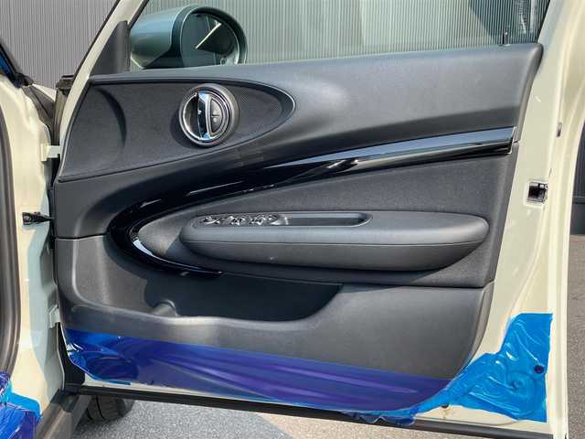 ＭＩＮＩ ＢＭＷ ミニ クラブマン クーパーD 香川県 2020(令2)年 2.7万km ペッパー・ホワイト 純正ナビ（BT/USB）/バックカメラ/アダクティブクルーズコントロール/コーナーセンサー/アンビエントライト/純正17インチAW/LEDヘッドライト/スマートキー