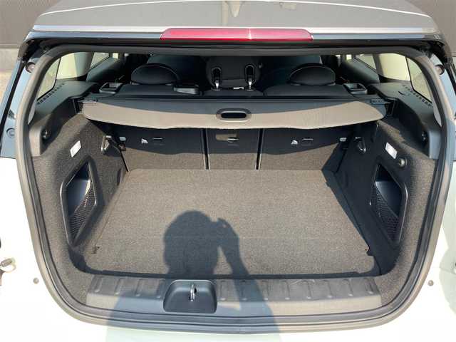 ＭＩＮＩ ＢＭＷ ミニ クラブマン クーパーD 香川県 2020(令2)年 2.7万km ペッパー・ホワイト 純正ナビ（BT/USB）/バックカメラ/アダクティブクルーズコントロール/コーナーセンサー/アンビエントライト/純正17インチAW/LEDヘッドライト/スマートキー