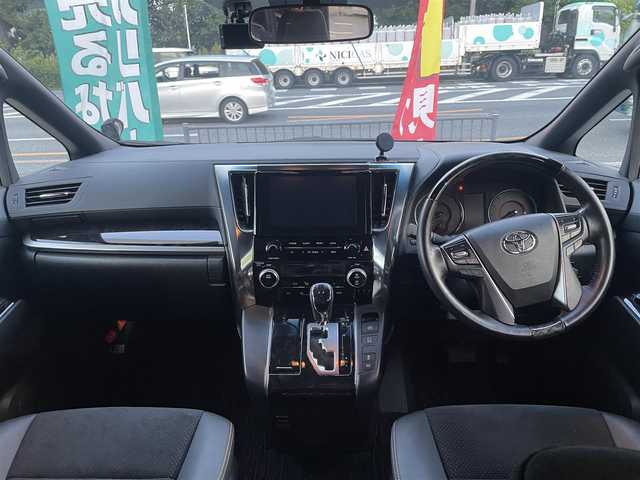 トヨタ アルファード S タイプゴールド 千葉県 2021(令3)年 3.2万km ブラック サンルーフ/TOYOTA 純正ディスプレイオーディオ 86140-58030/両側電動スライドドア/12.1型フリップダウンモニター/バックカメラ/前後ドライブレコーダー(ZDR-035)/クルーズコントロール/ビルトンETC/コーナーセンサー/オートハイビーム機能/電動格納ミラー/プッシュスタート/SOSコールスイッチ/ルームLEDバー/純正フロアマット
