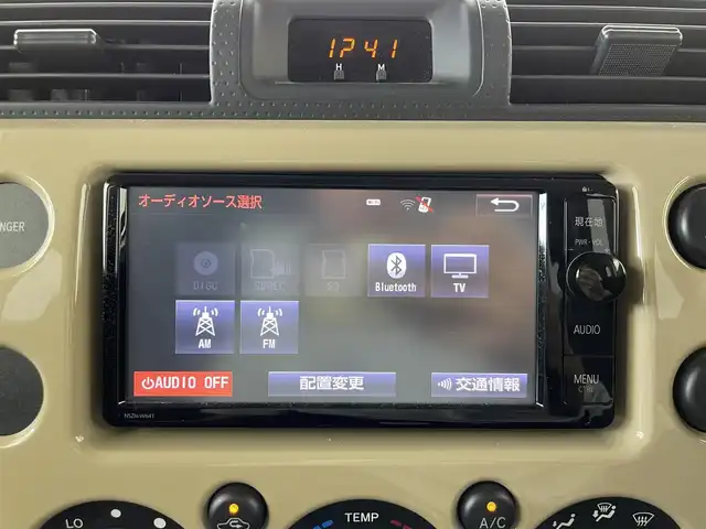 トヨタ ＦＪクルーザー カラーパッケージ 群馬県 2016(平28)年 3.1万km ベージュ/ホワイト サイドステップ/――――――――/マッドタイヤ装着（BFグッドリッチ/17インチ）/純正７インチナビ/（フルセグTV/BT/CD/DVD/SD/AM/FM）/バックカメラ/バックソナー/クルーズコントロール/ＥＴＣ/ドライブレコーダー/ヘッドライトレベライザー/トランスファーレバー/ステアリングスイッチ/背面タイヤ/キーレス