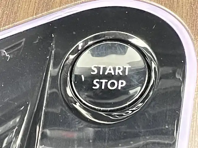 日産 オーラ G 千葉県 2021(令3)年 1.6万km ピュアホワイトパール 360°セーフティアシスト/・エマージェンシーブレーキ/・車線逸脱警報/・後側方車両検知警報/・標識検知/・ふらつき警報/全方位カメラ/デジタルインナーミラー/LEDオートライト/シーケンシャルウィンカー/前席シートヒーター/ステアリングヒーター/純正17インチアルミホイール/プッシュスタート/スマートキー