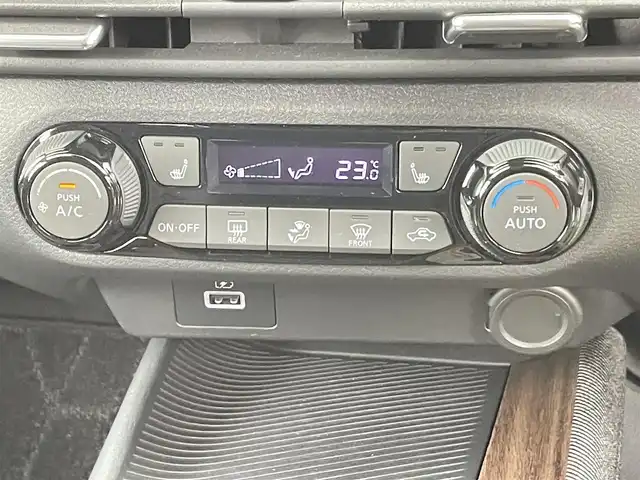日産 オーラ G 千葉県 2021(令3)年 1.6万km ピュアホワイトパール 360°セーフティアシスト/・エマージェンシーブレーキ/・車線逸脱警報/・後側方車両検知警報/・標識検知/・ふらつき警報/全方位カメラ/デジタルインナーミラー/LEDオートライト/シーケンシャルウィンカー/前席シートヒーター/ステアリングヒーター/純正17インチアルミホイール/プッシュスタート/スマートキー