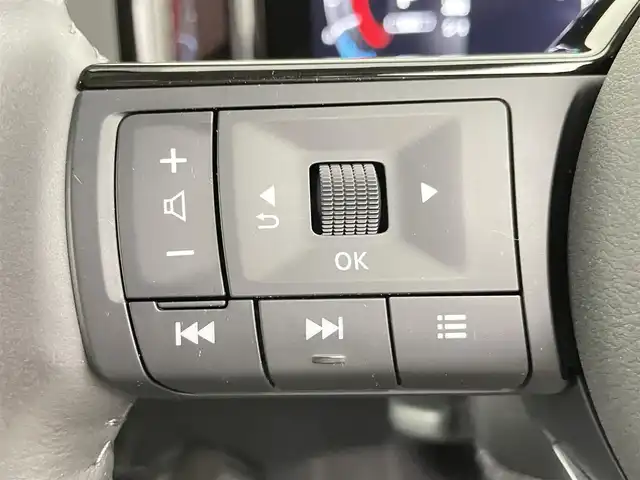 日産 オーラ G 千葉県 2021(令3)年 1.6万km ピュアホワイトパール 360°セーフティアシスト/・エマージェンシーブレーキ/・車線逸脱警報/・後側方車両検知警報/・標識検知/・ふらつき警報/全方位カメラ/デジタルインナーミラー/LEDオートライト/シーケンシャルウィンカー/前席シートヒーター/ステアリングヒーター/純正17インチアルミホイール/プッシュスタート/スマートキー