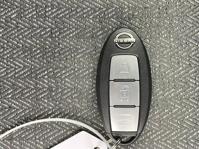 日産 オーラ G 千葉県 2021(令3)年 1.6万km ピュアホワイトパール 360°セーフティアシスト/・エマージェンシーブレーキ/・車線逸脱警報/・後側方車両検知警報/・標識検知/・ふらつき警報/全方位カメラ/デジタルインナーミラー/LEDオートライト/シーケンシャルウィンカー/前席シートヒーター/ステアリングヒーター/純正17インチアルミホイール/プッシュスタート/スマートキー