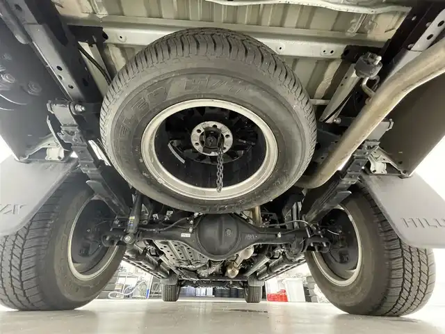 トヨタ ハイラックス Z GRスポーツ 滋賀県 2023(令5)年 2.7万km スーパーホワイトⅡ 純正8インチナビ/【Bluetooth/USB/Miracast】/バックカメラ/ハーフレザーシート/レーダークルーズコントロール/クリアランスソナー/レーンディパーチャーアラート/ヒルディセントコントロール/リアデフロック/LEDヘッドライト/オートライト/プリクラッシュセーフティ/前後ドライブレコーダー/ETC/MTモード付AT/プッシュスタート/スマートキー/ステアリングリモコン