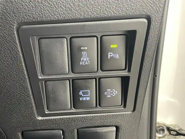 トヨタ ハイラックス Z GRスポーツ 滋賀県 2023(令5)年 2.7万km スーパーホワイトⅡ 純正8インチナビ/【Bluetooth/USB/Miracast】/バックカメラ/ハーフレザーシート/レーダークルーズコントロール/クリアランスソナー/レーンディパーチャーアラート/ヒルディセントコントロール/リアデフロック/LEDヘッドライト/オートライト/プリクラッシュセーフティ/前後ドライブレコーダー/ETC/MTモード付AT/プッシュスタート/スマートキー/ステアリングリモコン