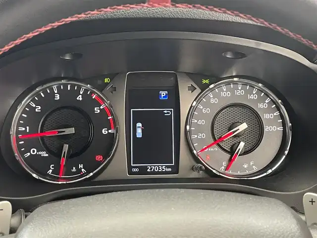 トヨタ ハイラックス Z GRスポーツ 滋賀県 2023(令5)年 2.7万km スーパーホワイトⅡ 純正8インチナビ/【Bluetooth/USB/Miracast】/バックカメラ/ハーフレザーシート/レーダークルーズコントロール/クリアランスソナー/レーンディパーチャーアラート/ヒルディセントコントロール/リアデフロック/LEDヘッドライト/オートライト/プリクラッシュセーフティ/前後ドライブレコーダー/ETC/MTモード付AT/プッシュスタート/スマートキー/ステアリングリモコン