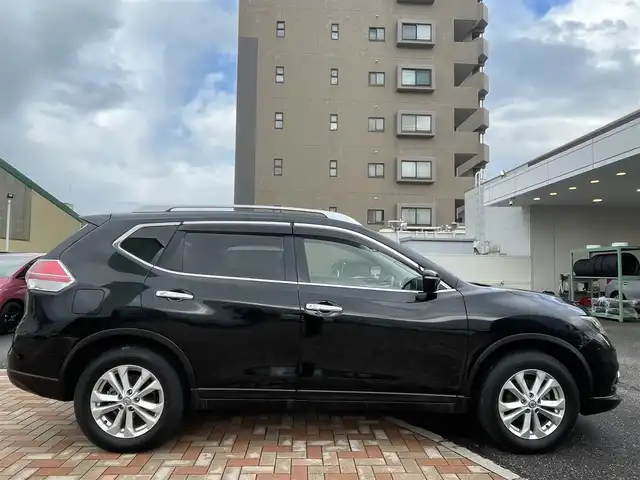 日産 エクストレイル 20X 新潟県 2015(平27)年 7.8万km ダイヤモンドブラック (株)IDOMが運営する【じしゃロン新潟店】の自社ローン対象車両になります。こちらは現金ご利用時の価格です。自社ローンご希望の方は別途その旨お申付け下さい。/プッシュスタート/スマートキー/スペアキー１本付/純正ナビ/フルセグテレビ/Bluetooth接続可能/CD、DVD、AM、FM視聴可能/ETC/ドライブレコーダー/シートヒーター(D席N席)/本革巻きステアリング/純正AW/ウインカーミラー
