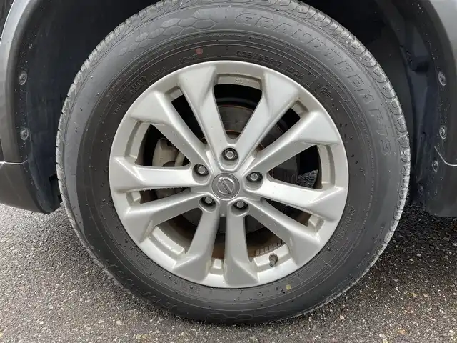 日産 エクストレイル 20X 新潟県 2015(平27)年 7.8万km ダイヤモンドブラック (株)IDOMが運営する【じしゃロン新潟店】の自社ローン対象車両になります。こちらは現金ご利用時の価格です。自社ローンご希望の方は別途その旨お申付け下さい。/プッシュスタート/スマートキー/スペアキー１本付/純正ナビ/フルセグテレビ/Bluetooth接続可能/CD、DVD、AM、FM視聴可能/ETC/ドライブレコーダー/シートヒーター(D席N席)/本革巻きステアリング/純正AW/ウインカーミラー