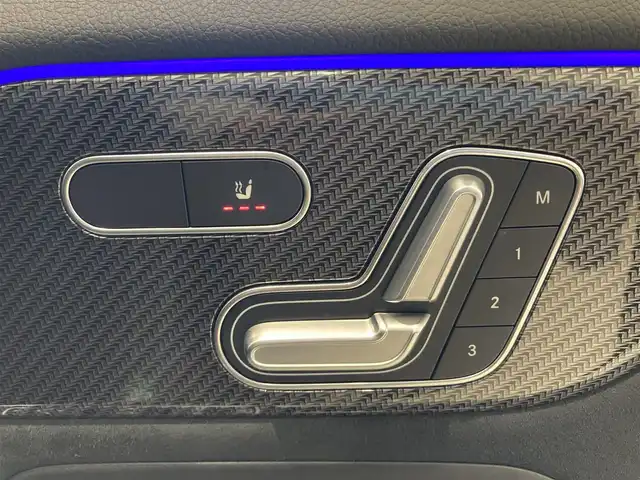 メルセデス・ベンツ Ｍ・ベンツ ＧＬＡ２００ｄ 4マチック AMGライン 熊本県 2022(令4)年 3.1万km マウンテングレー ・ワンオーナー/・スマートキー/・プッシュスタート/・DSR/・アクティブステアリングアシスト/・道路標識アシスト/・アクティブレーンキーピングアシスト/・アテンションアシスト/・ブラインドスポットモニター/・インテリジェントライトシステム/・クルーズコントロール(追従式)/・ハーフレザーシート/・前席パワーシート/・前席シートヒーター/・純正メモリナビ/　【Bluetooth・USB・AppleCarPlay・AndroidAuto】/・フルセグTV/・全方位カメラ/・ETC2.0/・パワーバックドア/・LEDヘッドランプ/・純正マット