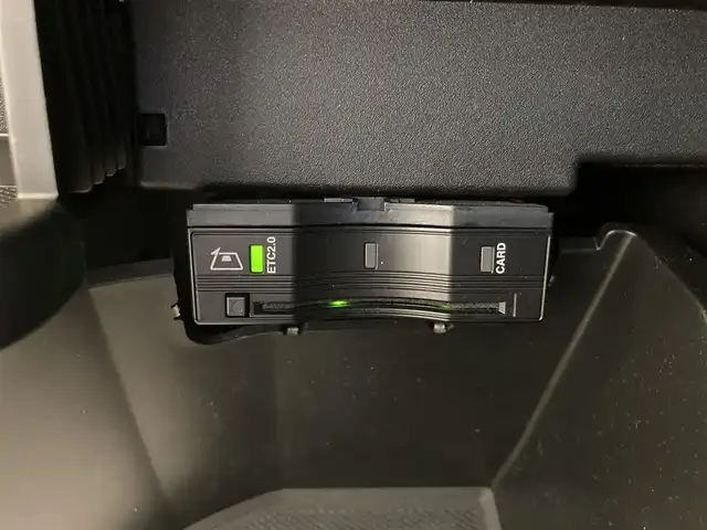 メルセデス・ベンツ Ｍ・ベンツ ＧＬＡ２００ｄ 4マチック AMGライン 熊本県 2022(令4)年 3.1万km マウンテングレー ・ワンオーナー/・スマートキー/・プッシュスタート/・DSR/・アクティブステアリングアシスト/・道路標識アシスト/・アクティブレーンキーピングアシスト/・アテンションアシスト/・ブラインドスポットモニター/・インテリジェントライトシステム/・クルーズコントロール(追従式)/・ハーフレザーシート/・前席パワーシート/・前席シートヒーター/・純正メモリナビ/　【Bluetooth・USB・AppleCarPlay・AndroidAuto】/・フルセグTV/・全方位カメラ/・ETC2.0/・パワーバックドア/・LEDヘッドランプ/・純正マット