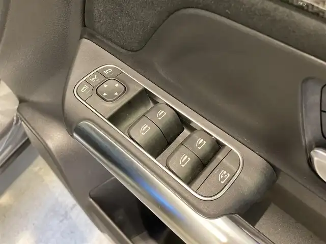 メルセデス・ベンツ Ｍ・ベンツ ＧＬＡ２００ｄ 4マチック AMGライン 熊本県 2022(令4)年 3.1万km マウンテングレー ・ワンオーナー/・スマートキー/・プッシュスタート/・DSR/・アクティブステアリングアシスト/・道路標識アシスト/・アクティブレーンキーピングアシスト/・アテンションアシスト/・ブラインドスポットモニター/・インテリジェントライトシステム/・クルーズコントロール(追従式)/・ハーフレザーシート/・前席パワーシート/・前席シートヒーター/・純正メモリナビ/　【Bluetooth・USB・AppleCarPlay・AndroidAuto】/・フルセグTV/・全方位カメラ/・ETC2.0/・パワーバックドア/・LEDヘッドランプ/・純正マット