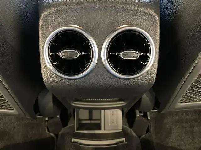 メルセデス・ベンツ Ｍ・ベンツ ＧＬＡ２００ｄ 4マチック AMGライン 熊本県 2022(令4)年 3.1万km マウンテングレー ・ワンオーナー/・スマートキー/・プッシュスタート/・DSR/・アクティブステアリングアシスト/・道路標識アシスト/・アクティブレーンキーピングアシスト/・アテンションアシスト/・ブラインドスポットモニター/・インテリジェントライトシステム/・クルーズコントロール(追従式)/・ハーフレザーシート/・前席パワーシート/・前席シートヒーター/・純正メモリナビ/　【Bluetooth・USB・AppleCarPlay・AndroidAuto】/・フルセグTV/・全方位カメラ/・ETC2.0/・パワーバックドア/・LEDヘッドランプ/・純正マット