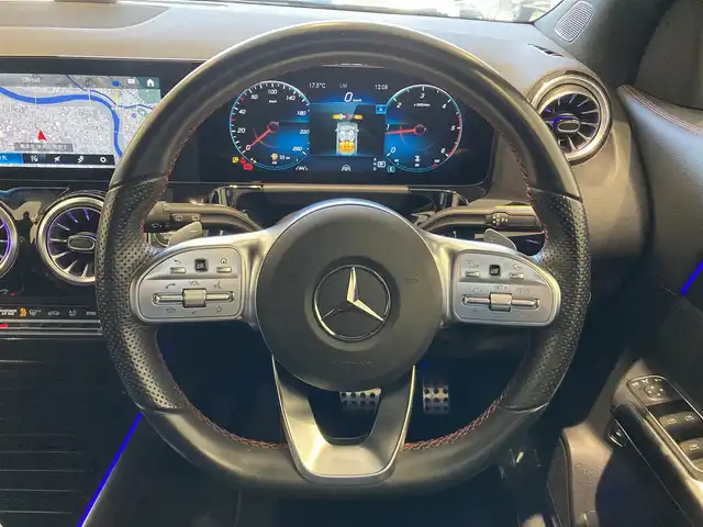 メルセデス・ベンツ Ｍ・ベンツ ＧＬＡ２００ｄ 4マチック AMGライン 熊本県 2022(令4)年 3.1万km マウンテングレー ・ワンオーナー/・スマートキー/・プッシュスタート/・DSR/・アクティブステアリングアシスト/・道路標識アシスト/・アクティブレーンキーピングアシスト/・アテンションアシスト/・ブラインドスポットモニター/・インテリジェントライトシステム/・クルーズコントロール(追従式)/・ハーフレザーシート/・前席パワーシート/・前席シートヒーター/・純正メモリナビ/　【Bluetooth・USB・AppleCarPlay・AndroidAuto】/・フルセグTV/・全方位カメラ/・ETC2.0/・パワーバックドア/・LEDヘッドランプ/・純正マット