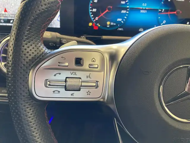 メルセデス・ベンツ Ｍ・ベンツ ＧＬＡ２００ｄ 4マチック AMGライン 熊本県 2022(令4)年 3.1万km マウンテングレー ・ワンオーナー/・スマートキー/・プッシュスタート/・DSR/・アクティブステアリングアシスト/・道路標識アシスト/・アクティブレーンキーピングアシスト/・アテンションアシスト/・ブラインドスポットモニター/・インテリジェントライトシステム/・クルーズコントロール(追従式)/・ハーフレザーシート/・前席パワーシート/・前席シートヒーター/・純正メモリナビ/　【Bluetooth・USB・AppleCarPlay・AndroidAuto】/・フルセグTV/・全方位カメラ/・ETC2.0/・パワーバックドア/・LEDヘッドランプ/・純正マット