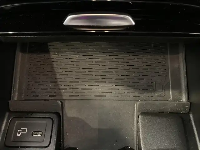 メルセデス・ベンツ Ｍ・ベンツ ＧＬＡ２００ｄ 4マチック AMGライン 熊本県 2022(令4)年 3.1万km マウンテングレー ・ワンオーナー/・スマートキー/・プッシュスタート/・DSR/・アクティブステアリングアシスト/・道路標識アシスト/・アクティブレーンキーピングアシスト/・アテンションアシスト/・ブラインドスポットモニター/・インテリジェントライトシステム/・クルーズコントロール(追従式)/・ハーフレザーシート/・前席パワーシート/・前席シートヒーター/・純正メモリナビ/　【Bluetooth・USB・AppleCarPlay・AndroidAuto】/・フルセグTV/・全方位カメラ/・ETC2.0/・パワーバックドア/・LEDヘッドランプ/・純正マット