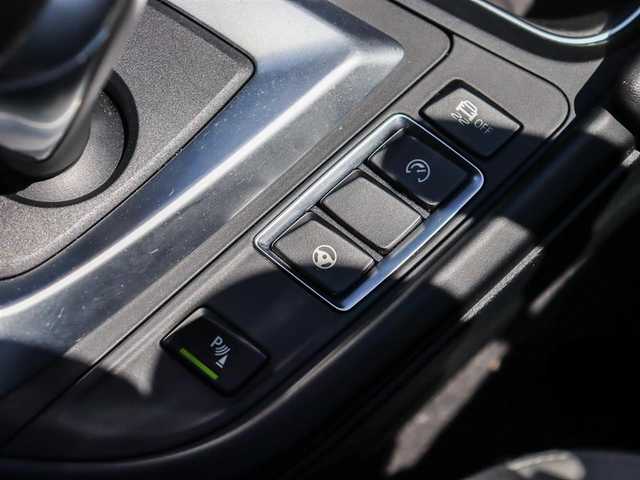 ＢＭＷ Ｍ４ クーペ 埼玉県 2016(平28)年 3.4万km ミネラルホワイト AIS検査済み/ヘッドアップディスプレイ/ｈａｒｍａｎ／ｋａｒｄｏｎサウンド/ホワイトレザーシート/純正ナビ/【ＢＴ／ＣＤ／ＤＶＤ／ＡＵＸ／フルセグＴＶ】/ヘッドアップディスプレイ/クルーズコントロール　/デジタルスピードメーター　/カーボンルーフ　/パークディスタンスコントロール/ドライビングアシスト/レーンチェンジウォーニング/メモリーシート/パワーシート(DN席)/シートヒーター(DN席)/パドルシフト/バックカメラ/コーナーセンサー(前後)/フロアマット/純正19インチアルミ/オートライト/HIDヘッドライト/電動格納ミラー/プッシュスタート/コンフォートアクセス/MTモード付/リヤフォグランプ/ミラー一体型ＥＴＣ/アイドリングストップ/ステアリングスイッチ/ディーラー記録簿/（H29/H30/R1/R2/R3）/新車保証書/取扱説明書