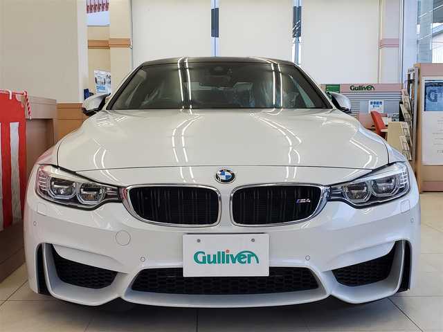 ＢＭＷ Ｍ４ クーペ 埼玉県 2016(平28)年 3.4万km ミネラルホワイト AIS検査済み/ヘッドアップディスプレイ/ｈａｒｍａｎ／ｋａｒｄｏｎサウンド/ホワイトレザーシート/純正ナビ/【ＢＴ／ＣＤ／ＤＶＤ／ＡＵＸ／フルセグＴＶ】/ヘッドアップディスプレイ/クルーズコントロール　/デジタルスピードメーター　/カーボンルーフ　/パークディスタンスコントロール/ドライビングアシスト/レーンチェンジウォーニング/メモリーシート/パワーシート(DN席)/シートヒーター(DN席)/パドルシフト/バックカメラ/コーナーセンサー(前後)/フロアマット/純正19インチアルミ/オートライト/HIDヘッドライト/電動格納ミラー/プッシュスタート/コンフォートアクセス/MTモード付/リヤフォグランプ/ミラー一体型ＥＴＣ/アイドリングストップ/ステアリングスイッチ/ディーラー記録簿/（H29/H30/R1/R2/R3）/新車保証書/取扱説明書
