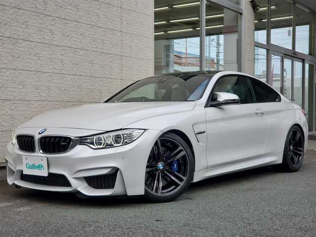 ＢＭＷ Ｍ４ クーペ 埼玉県 2016(平28)年 3.4万km ミネラルホワイト AIS検査済み/ヘッドアップディスプレイ/ｈａｒｍａｎ／ｋａｒｄｏｎサウンド/ホワイトレザーシート/純正ナビ/【ＢＴ／ＣＤ／ＤＶＤ／ＡＵＸ／フルセグＴＶ】/ヘッドアップディスプレイ/クルーズコントロール　/デジタルスピードメーター　/カーボンルーフ　/パークディスタンスコントロール/ドライビングアシスト/レーンチェンジウォーニング/メモリーシート/パワーシート(DN席)/シートヒーター(DN席)/パドルシフト/バックカメラ/コーナーセンサー(前後)/フロアマット/純正19インチアルミ/オートライト/HIDヘッドライト/電動格納ミラー/プッシュスタート/コンフォートアクセス/MTモード付/リヤフォグランプ/ミラー一体型ＥＴＣ/アイドリングストップ/ステアリングスイッチ/ディーラー記録簿/（H29/H30/R1/R2/R3）/新車保証書/取扱説明書