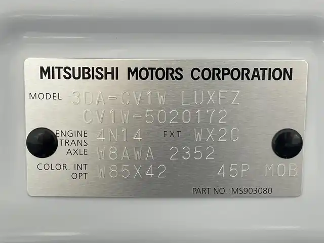 三菱 デリカＤ：５ シャモニー 愛知県 2025(令7)年 0.1万km未満 白Ⅱ 登録済未使用車/オリジナルナビ取付パッケージ＋リアモニター取付パッケージ/衝突軽減ブレーキ/両側電動スライドドア/アラウンドビューモニター/レーダークルーズコントロール/１００V電源/シートヒーター/LEDヘッドライト/ブラインドスポットモニター/ステアリングヒーター/電動パワーシート/電動リアゲード/レーンキープアシスト/オートハイビーム/アイドリングストップ/パドルシフト