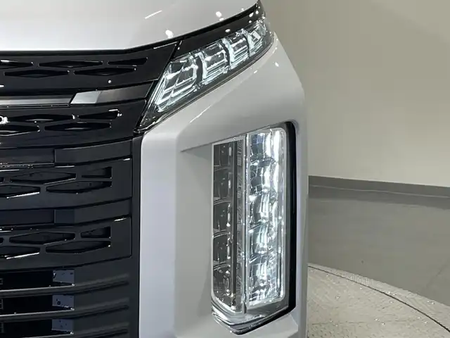 三菱 デリカＤ：５ シャモニー 愛知県 2025(令7)年 0.1万km未満 白Ⅱ 登録済未使用車/オリジナルナビ取付パッケージ＋リアモニター取付パッケージ/衝突軽減ブレーキ/両側電動スライドドア/アラウンドビューモニター/レーダークルーズコントロール/１００V電源/シートヒーター/LEDヘッドライト/ブラインドスポットモニター/ステアリングヒーター/電動パワーシート/電動リアゲード/レーンキープアシスト/オートハイビーム/アイドリングストップ/パドルシフト