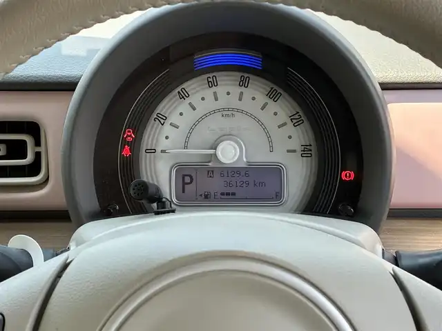 スズキ ラパン X 熊本県 2020(令2)年 3.7万km コフレピンクパールメタリック/ホワイト2トーンルーフ 純正SDナビ(CN-RZ753W)/【フルセグTV/CD/DVD/SD/USB/Bluetooth】/全方位カメラ/衝突被害軽減システム/レーンキープアシスト/コーナーセンサー(後ろ)/D席シートヒーター/純正14インチアルミホイール/オートライト/オートマチックハイビーム/ビルトインETC/アイドリングストップ/横滑り防止装置/盗難防止装置/純正フロアマット/プッシュスタート/スマートキー/スペアキー/取扱説明書/保証書