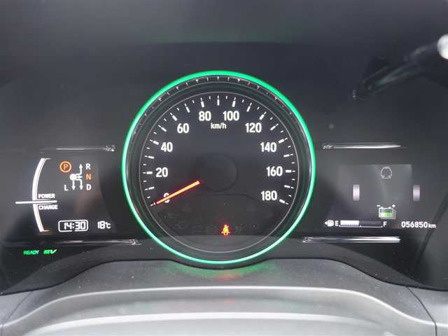 ホンダ ヴェゼル ハイブリッド RS ホンダセンシング 静岡県 2017(平29)年 5.7万km クリスタルブラックパール ワンオーナー／禁煙車/車検R8年6月14日/ホンダセンシング/　・衝突軽減ブレーキ/　・歩行車事故低減ステアリング/　・アダクティブクルーズコントロール/　・レーンキープアシスト/　・路外逸脱抑制機能/　・誤発進抑制機能/　・先行車発進のお知らせ機能/純正Gathersナビ/　CD/DVD/SD/USB/BT/AUX/フルセグTV/バックカメラ/ビルトインETC/革巻きステアリングホイール/パドルシフト/前席シートヒーター/チップアップシート/ステンレス製ペダル/スマートキー／プッシュスタート/純正フロアマット／ドアバイザー/取扱説明書／保証書