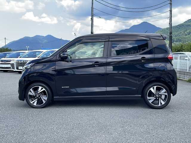 日産 デイズ ハイウェイスターG ターボ 愛知県 2020(令2)年 6.9万km ブラック 純正9インチナビ/ＤＶＤ再生/Bluetooth再生/全周囲カメラ/シートヒーター/衝突軽減装置/クリアランスソナー/アイドリングストップ/ＬＥＤヘッドライト/オートライト/オートエアコン/純正15インチアルミホイール/スマートキー