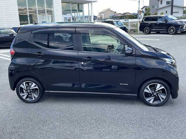 日産 デイズ ハイウェイスターG ターボ 愛知県 2020(令2)年 6.9万km ブラック 純正9インチナビ/ＤＶＤ再生/Bluetooth再生/全周囲カメラ/シートヒーター/衝突軽減装置/クリアランスソナー/アイドリングストップ/ＬＥＤヘッドライト/オートライト/オートエアコン/純正15インチアルミホイール/スマートキー