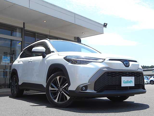 トヨタ カローラ クロス ハイブリッド Z 栃木県 2022(令4)年 3.3万km プラチナホワイトパールマイカ ワンオーナー/純正ナビ/パノラミックビューモニター/バックカメラ/トヨタセーフティーセンス/　PCS(プリクラッシュセーフティ)/   LTA(レーントレーシングアシスト)/   AHB(オートマチックハイビーム)/   RSA(ロードサインアシスト)/   レーダークルーズコントロール/　　(全車速追従機能付き)/　先行車発信告知機能/パワーバックドア/BSM(ブラインドスポットモニター)/RCTA(リアクロストラフィックアラート)/クリアランスソナー/ビルトインETC/ハーフレザーシート/前席シートヒーター/運転席パワーシート/前後ドライブレコーダー/電動パーキングブレーキ/LEDヘッドライト/LEDフォグランプ/オートライト/プッシュスタート/スマートキー/純正18インチアルミホイール/ウインカーミラー/ルーフレール/ドルフィンアンテナ/フロアマット/ドアバイザー/スペアキー(スマートキー)/サイドエアバッグ/Wエアバッグ/ABS/新車保証書/取扱説明書/