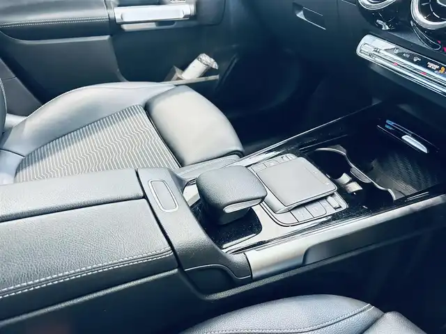 メルセデス・ベンツ Ｍ・ベンツ ＧＬＢ１８０ 大阪府 2021(令3)年 3.2万km イリジウムシルバー レーダーセーフティP/ハーフレザー/メモリ付きパワーシート/シートヒーター/純正ナビ/TV/360度カメラ/ACC/純正18インチAW/LEDヘッドライト/電動リアゲート/ブラインドスポット/ワイヤレス充電