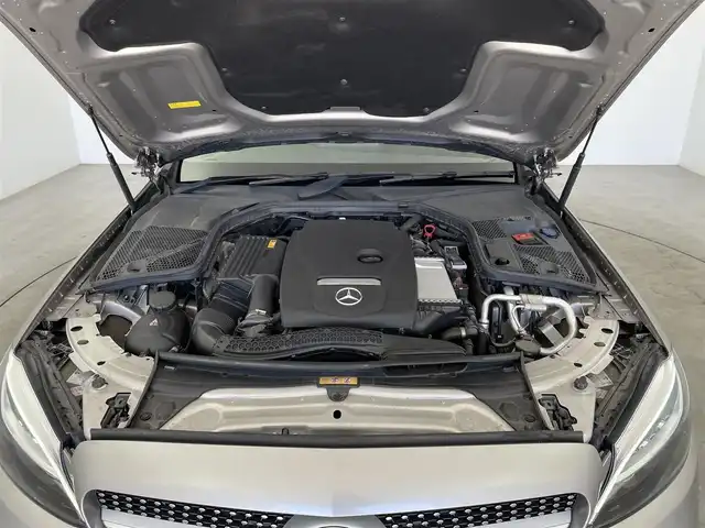 メルセデス・ベンツ Ｃ１８０ アバンギャルド 大分県 2019(平31)年 3.7万km モハーベシルバー ワンオーナ/アクティブブレーキアシスト/レーンチェンジアシスト/道路標識アシスト/アテンションアシスト/ブラインドスポットモニター/パークアシスト/純正ナビ/（フルセグ/apple car play/android auto/AM/FM)/バックカメラ/レーダークルーズコントロール/レザーシート/前席パワーシート/前席シートヒーター/パワーバックドア/パドルシフト/スマートキー・プッシュスタート/純正アルミホイール/保証書・取扱説明書