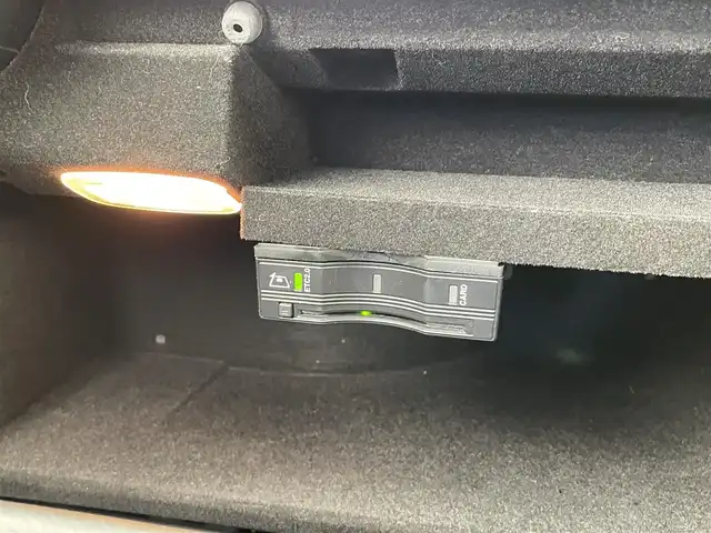 メルセデス・ベンツ Ｃ１８０ アバンギャルド 大分県 2019(平31)年 3.7万km モハーベシルバー ワンオーナ/アクティブブレーキアシスト/レーンチェンジアシスト/道路標識アシスト/アテンションアシスト/ブラインドスポットモニター/パークアシスト/純正ナビ/（フルセグ/apple car play/android auto/AM/FM)/バックカメラ/レーダークルーズコントロール/レザーシート/前席パワーシート/前席シートヒーター/パワーバックドア/パドルシフト/スマートキー・プッシュスタート/純正アルミホイール/保証書・取扱説明書