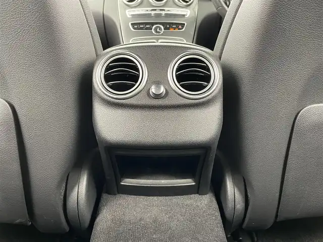 メルセデス・ベンツ Ｃ１８０ アバンギャルド 大分県 2019(平31)年 3.7万km モハーベシルバー ワンオーナ/アクティブブレーキアシスト/レーンチェンジアシスト/道路標識アシスト/アテンションアシスト/ブラインドスポットモニター/パークアシスト/純正ナビ/（フルセグ/apple car play/android auto/AM/FM)/バックカメラ/レーダークルーズコントロール/レザーシート/前席パワーシート/前席シートヒーター/パワーバックドア/パドルシフト/スマートキー・プッシュスタート/純正アルミホイール/保証書・取扱説明書