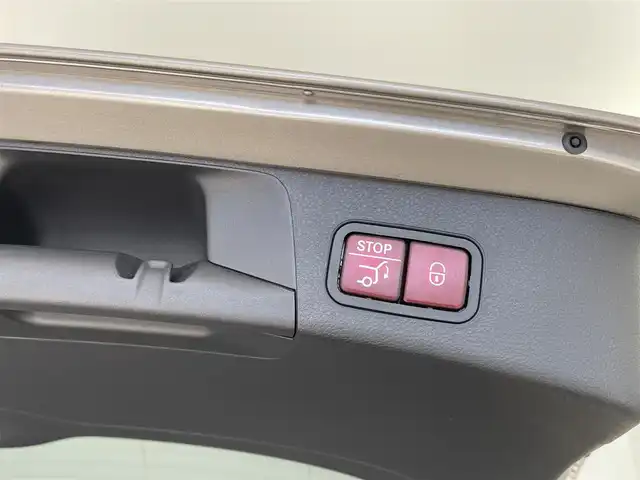 メルセデス・ベンツ Ｃ１８０ アバンギャルド 大分県 2019(平31)年 3.7万km モハーベシルバー ワンオーナ/アクティブブレーキアシスト/レーンチェンジアシスト/道路標識アシスト/アテンションアシスト/ブラインドスポットモニター/パークアシスト/純正ナビ/（フルセグ/apple car play/android auto/AM/FM)/バックカメラ/レーダークルーズコントロール/レザーシート/前席パワーシート/前席シートヒーター/パワーバックドア/パドルシフト/スマートキー・プッシュスタート/純正アルミホイール/保証書・取扱説明書