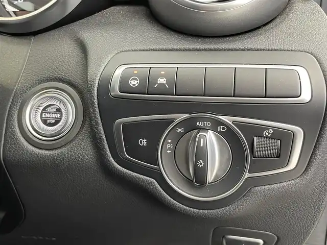 メルセデス・ベンツ Ｃ１８０ アバンギャルド 大分県 2019(平31)年 3.7万km モハーベシルバー ワンオーナ/アクティブブレーキアシスト/レーンチェンジアシスト/道路標識アシスト/アテンションアシスト/ブラインドスポットモニター/パークアシスト/純正ナビ/（フルセグ/apple car play/android auto/AM/FM)/バックカメラ/レーダークルーズコントロール/レザーシート/前席パワーシート/前席シートヒーター/パワーバックドア/パドルシフト/スマートキー・プッシュスタート/純正アルミホイール/保証書・取扱説明書