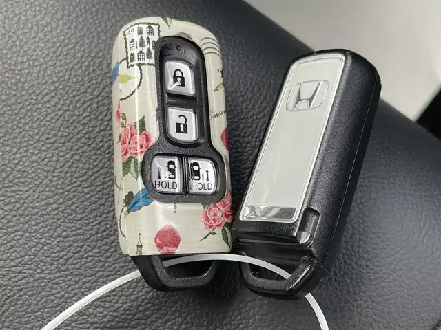 ホンダ Ｎ ＢＯＸ カスタム G L ターボ ホンダセンシング 佐賀県 2018(平30)年 5万km プラチナホワイトパール ワンオーナー/純正8インチSDナビゲーション/・フルセグTV/CD/DVD/SD/USB/Bluetooth/バックカメラ/前後ドライブレコーダー/ビルトインETC/両側パワースライドドア/オーバーヘッドコンソール/ハーフレザーシート/後席サンシェード/ISOFIX対応/パドルシフト/革巻きステアリング/ステアリングリモコン/純正15インチアルミホイール/純正LEDヘッドライト/・オートマチックハイビーム/純正LEDフォグランプ/純正フロアマット/純正ドアバイザ―/取扱説明書/スペアキー１本/ホンダセンシング/・アダプディブクルーズコントロール/・衝突被害軽減ブレーキ/・先行車発進お知らせ機能/・路外逸脱抑制機能/・標識認識機能